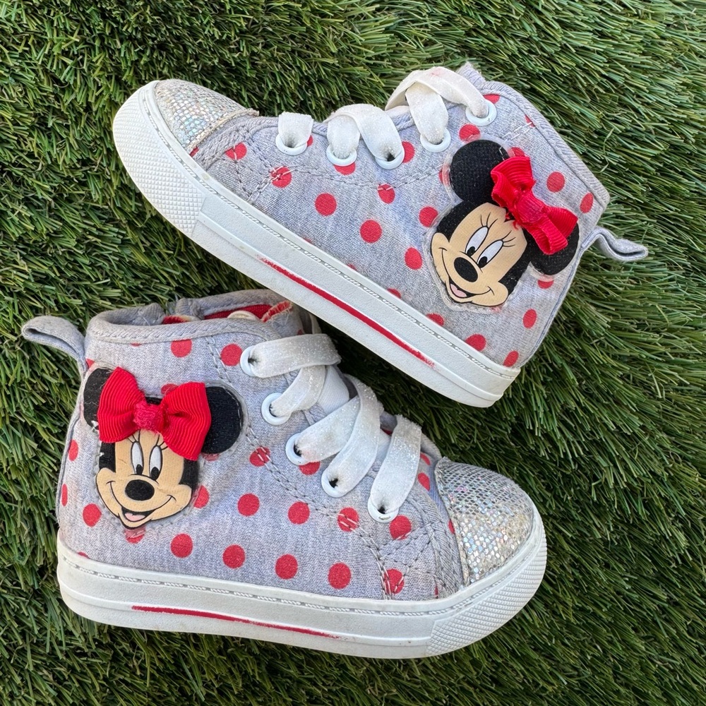 Disney Minnie Mouse Polka Dot Kids Sneakers - Gray and Red - Picture 5 of 10